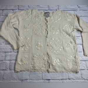 Vintage 90’s Heirloom Collection Cream Sweater Cardigan. Crochet floral detail.
